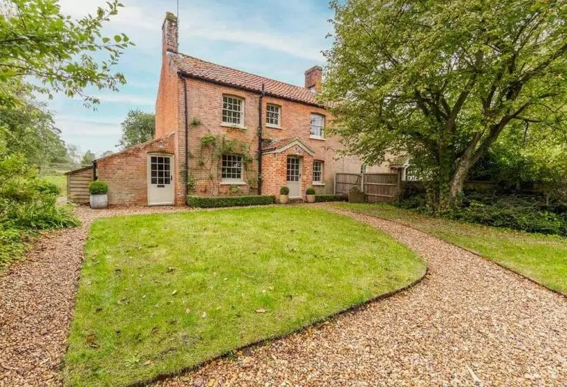 Host & Stay   Haclins Cottage