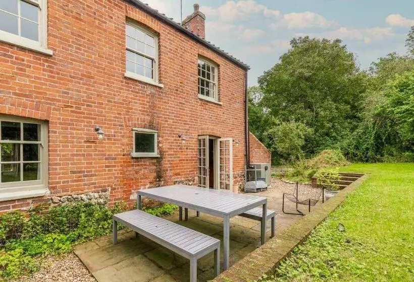 Host & Stay   Haclins Cottage