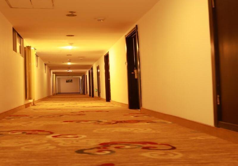 ホテル Greentree Inn Yantai Xingfu Road Marina Plaza Express