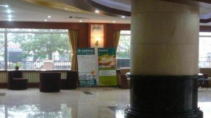 ホテル Greentree Inn Yantai Xingfu Road Marina Plaza Express