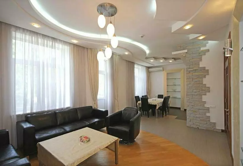 прекрасная 4 ех комнатная квартира в самом центре