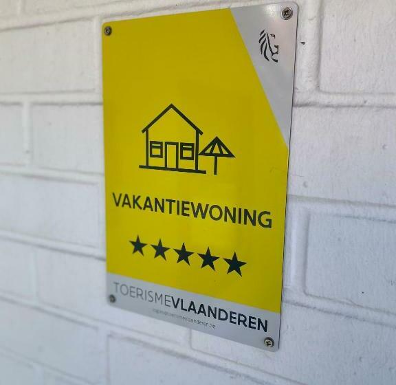 Charlie & Chloé’s Beachcondo