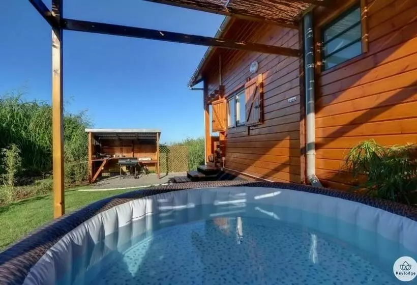 Le Chal Heureux 3 étoiles   Jacuzzi   Le Tevelave