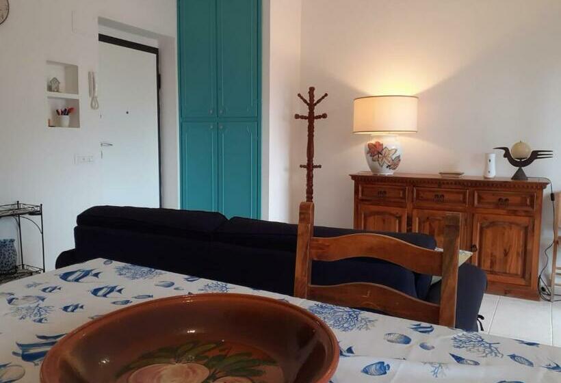 Struttura Con Accesso Diretto In Spiaggia