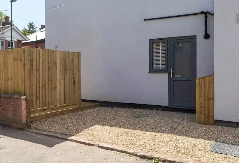The Hideout   Free Parking