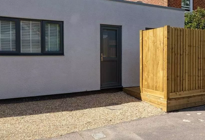 The Hideout   Free Parking