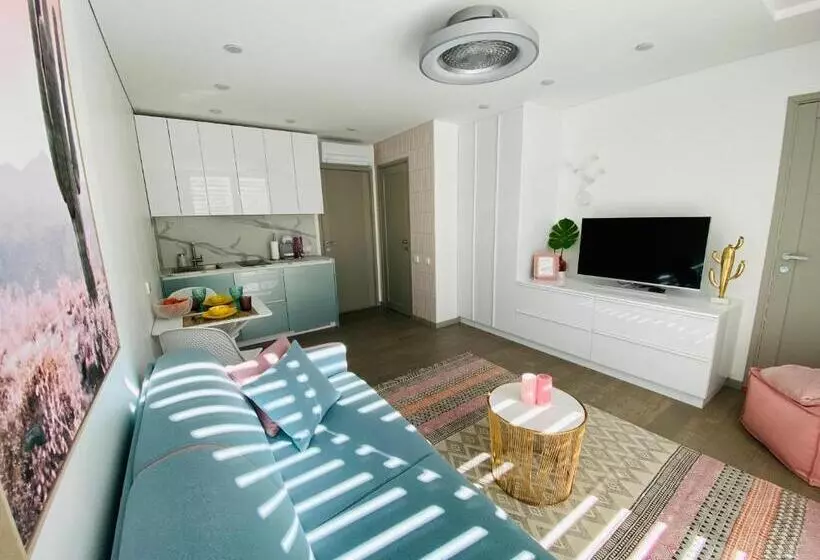 Amber Apartments   Pink Studio