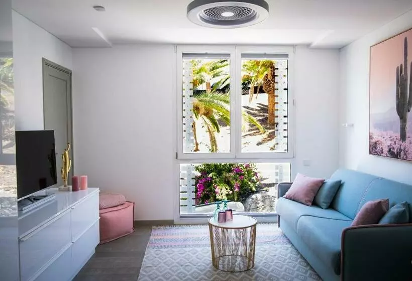 Amber Apartments   Pink Studio