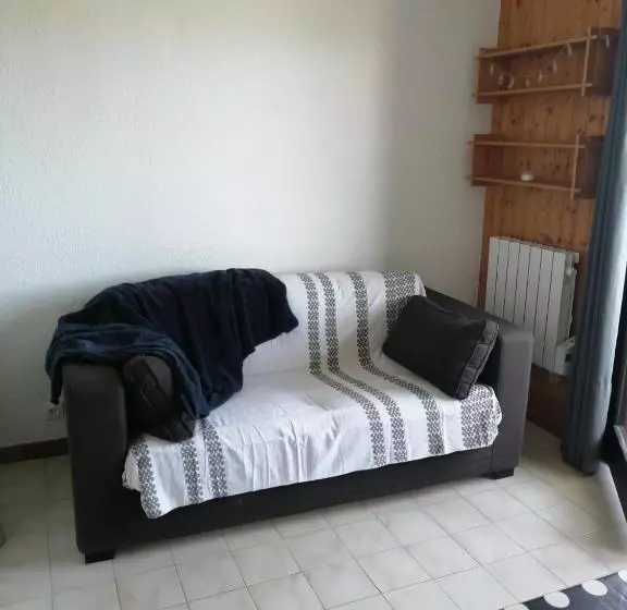 Le Balcon Des Memises