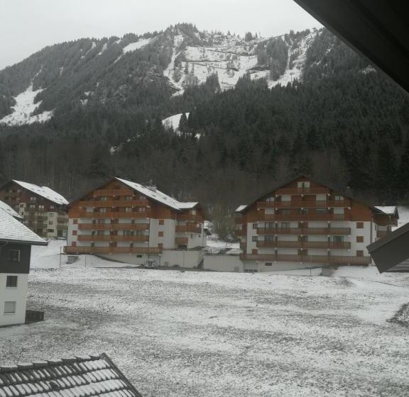 Le Balcon Des Memises