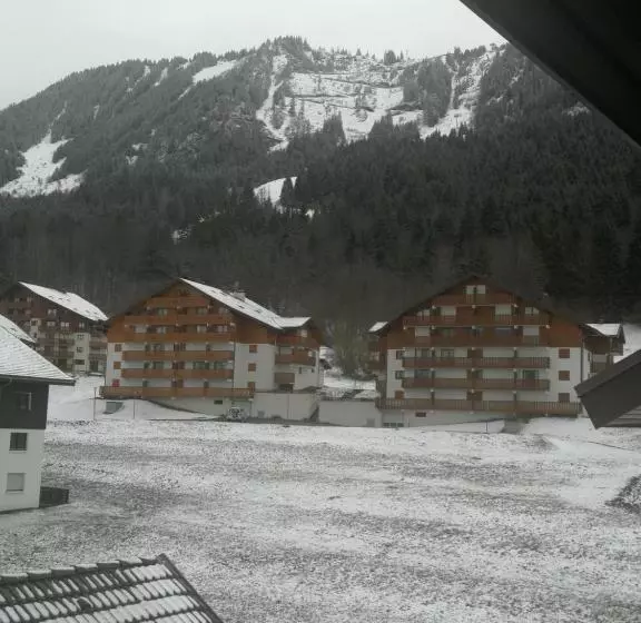 Le Balcon Des Memises