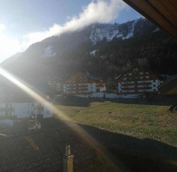 Le Balcon Des Memises