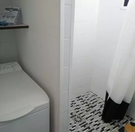 Le Balcon Des Memises