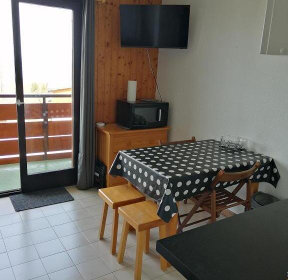 Le Balcon Des Memises