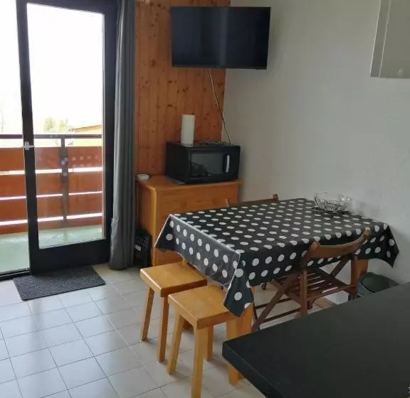 Le Balcon Des Memises