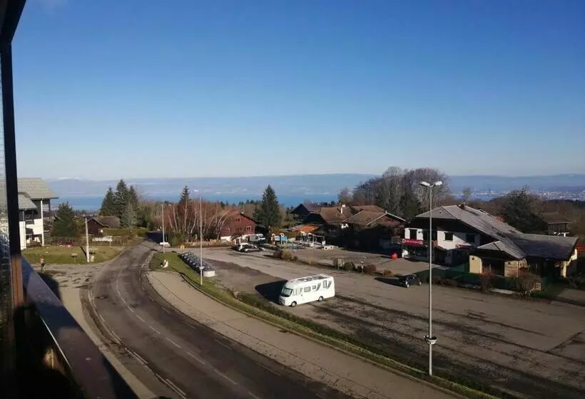 Le Balcon Des Memises