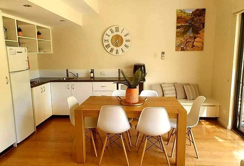 South West Getaway! Pool, Tennis & Foxtel