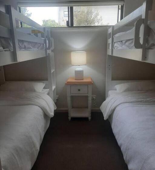 South West Getaway! Pool, Tennis & Foxtel