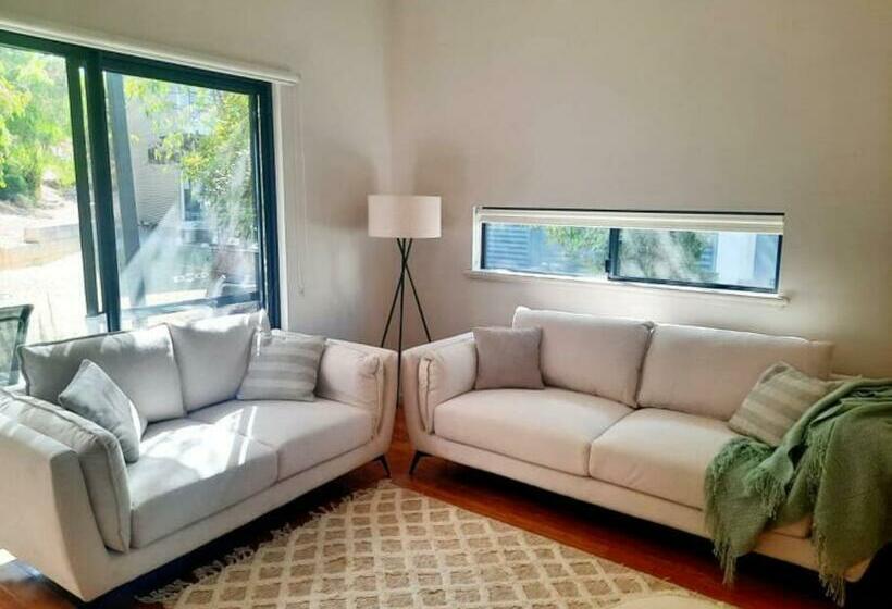 South West Getaway! Pool, Tennis & Foxtel