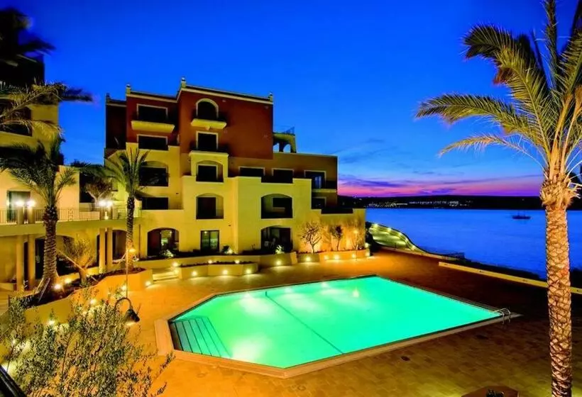 Spacious Luxurious Apartment With Seaview