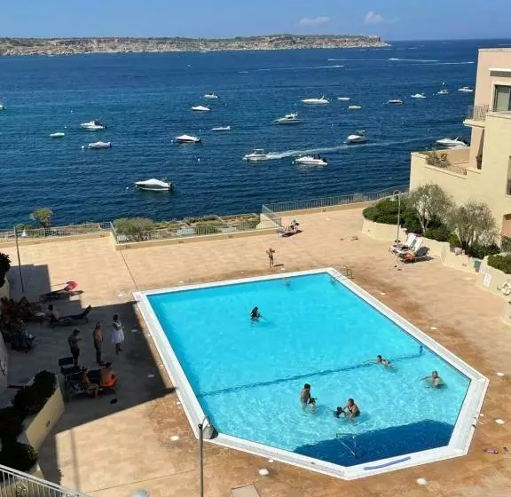 Spacious Luxurious Apartment With Seaview