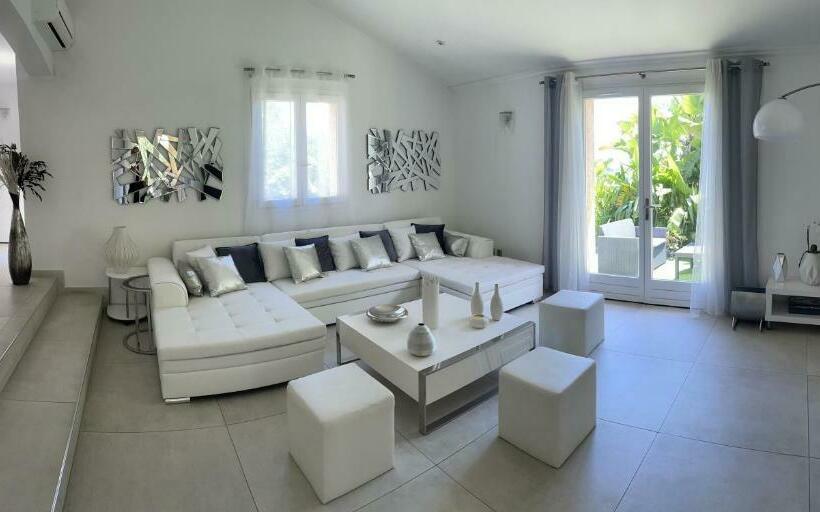 Villa Les Yuccas   Pool   Sea View