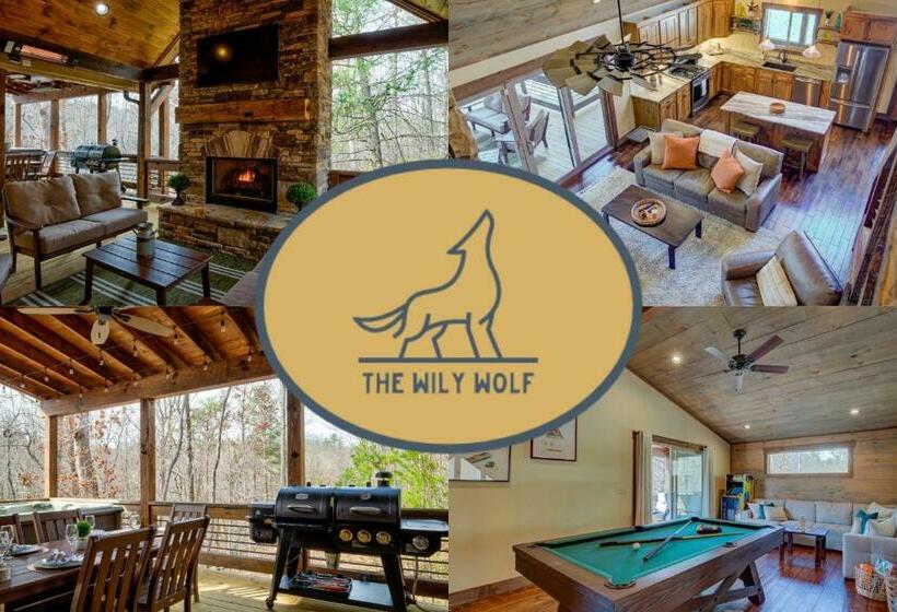 New/luxurious Cabin W/ Hot Tub, Arcade, Fire Pit