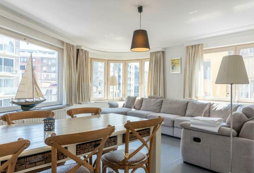 Beautiful Sunny Apartment Near The Sea