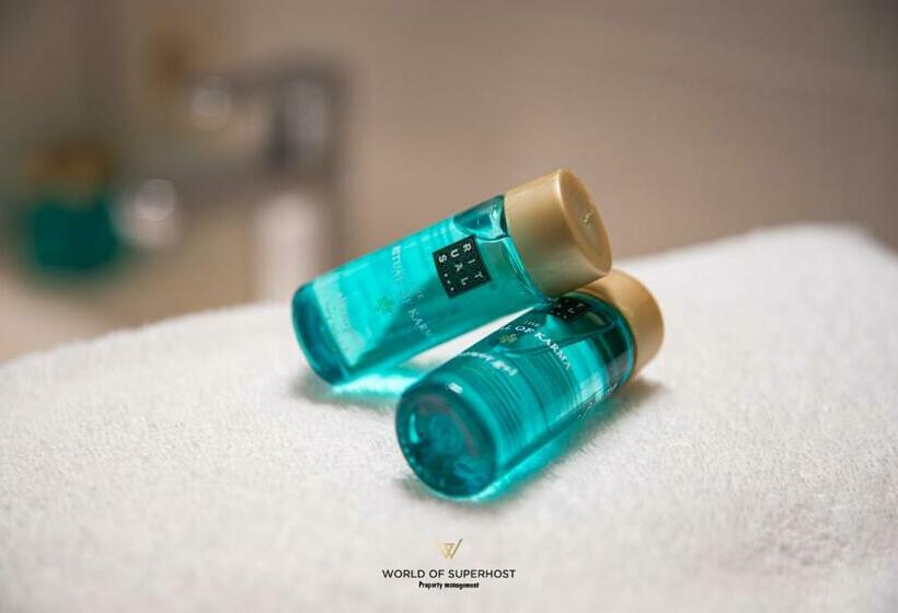 Beautiful Sunny Apartment Near The Sea