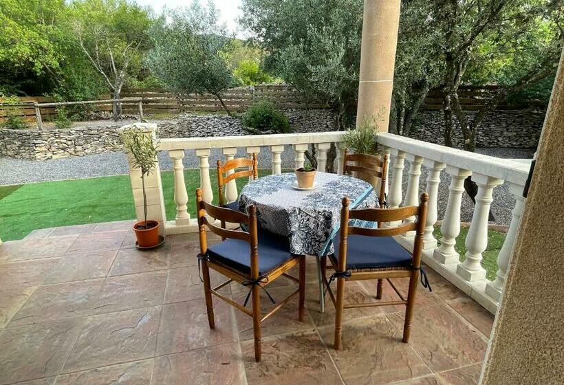 Captivating 2 Bed, 1 Bath Cottage, Private Garden & Shared Pool In Sauve