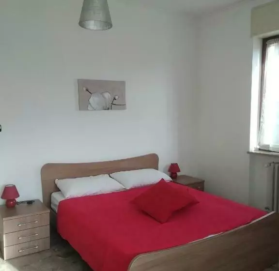 Casa Nebieu In Edificio Indipendente Nel Centro Di Monforte