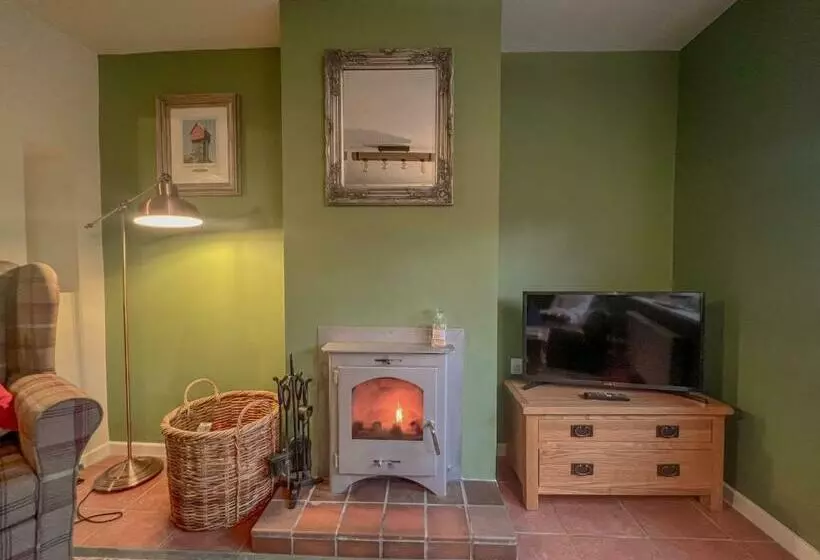 Knodishall Newly Renovated 2 Bed Holiday Home, Near Aldeburgh, Leiston And Thorpeness
