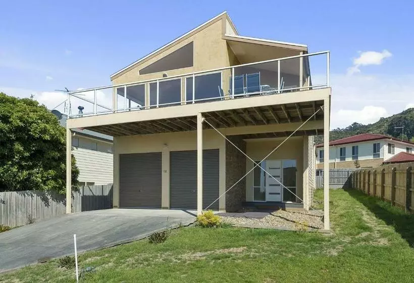 Seaview On Seaview Exceptional And Spacious With Sensational Views