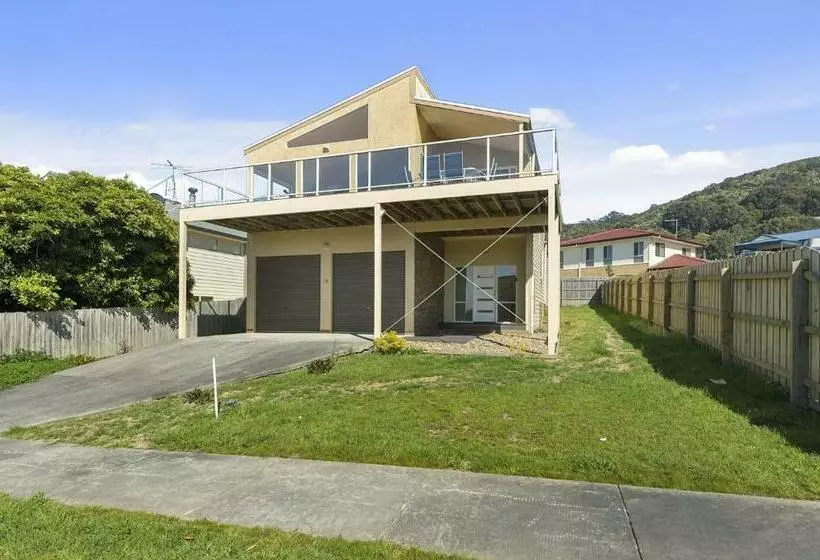 Seaview On Seaview Exceptional And Spacious With Sensational Views