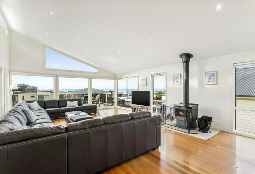 Seaview On Seaview Exceptional And Spacious With Sensational Views