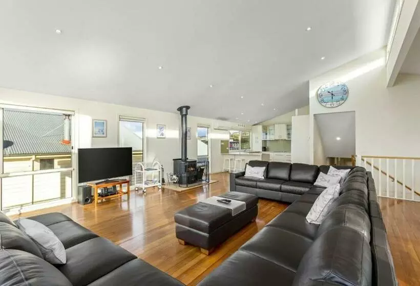 Seaview On Seaview Exceptional And Spacious With Sensational Views