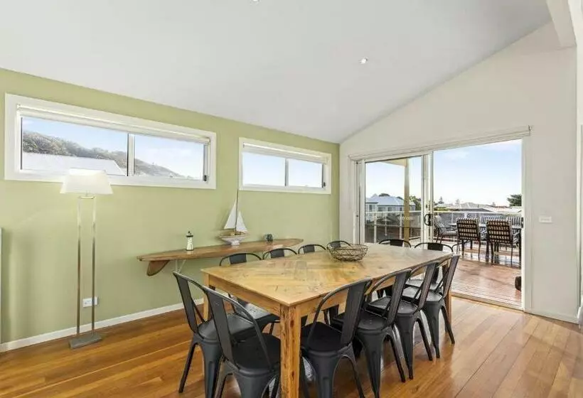 Seaview On Seaview Exceptional And Spacious With Sensational Views