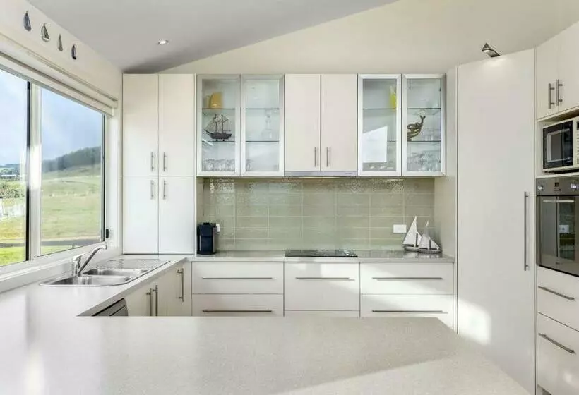Seaview On Seaview Exceptional And Spacious With Sensational Views