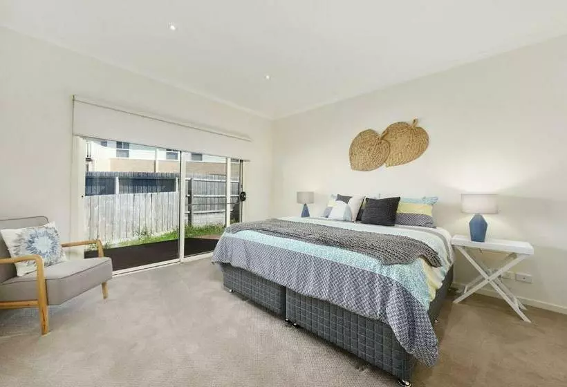 Seaview On Seaview Exceptional And Spacious With Sensational Views