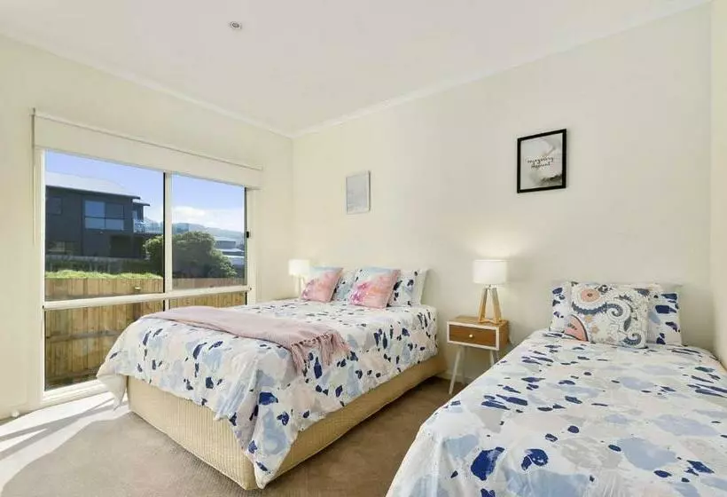 Seaview On Seaview Exceptional And Spacious With Sensational Views