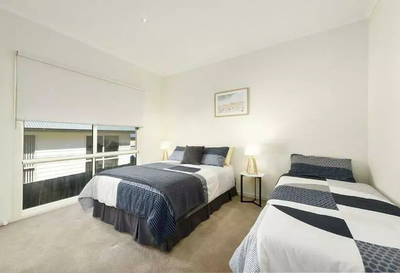 Seaview On Seaview Exceptional And Spacious With Sensational Views