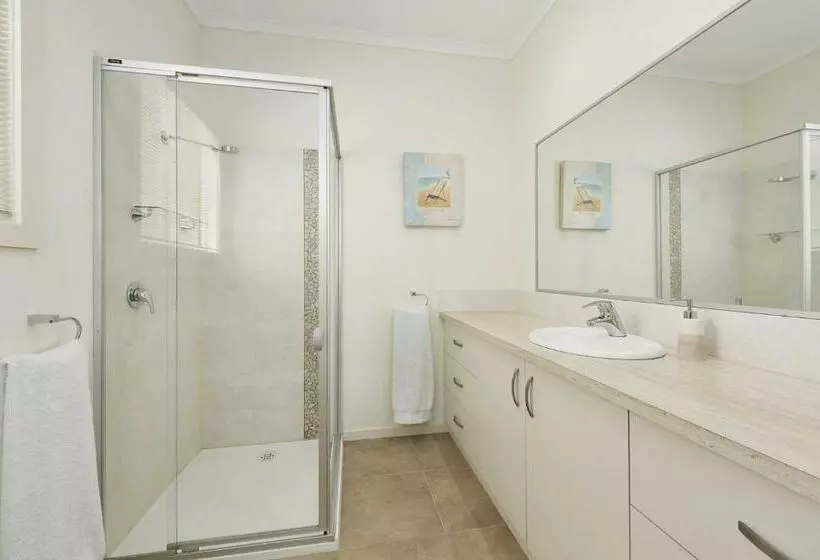 Seaview On Seaview Exceptional And Spacious With Sensational Views