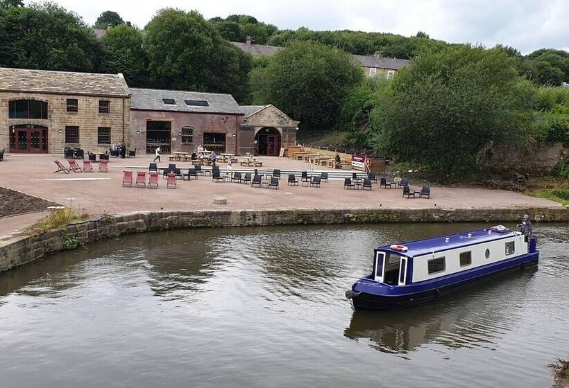 Sparks   Family Suite In Canalside Guesthouse
