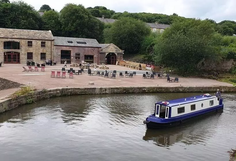 Sparks   Family Suite In Canalside Guesthouse