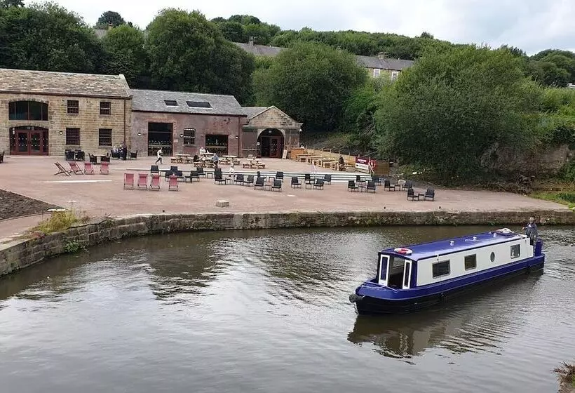 Sparks   Family Suite In Canalside Guesthouse