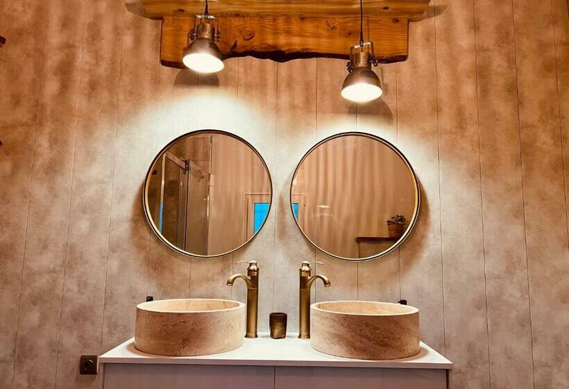 Maison De Village écusson Logement Entier 160m2 4chambres Centre Ville Terrasse Climatis