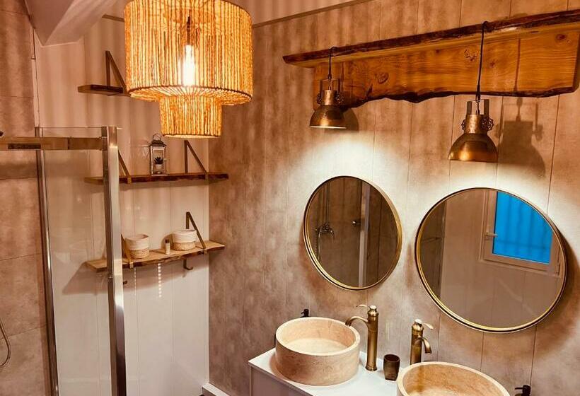 Maison De Village écusson Logement Entier 160m2 4chambres Centre Ville Terrasse Climatis