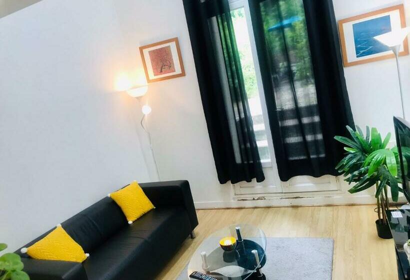 Private Garden In The Center Of Fontainebleau