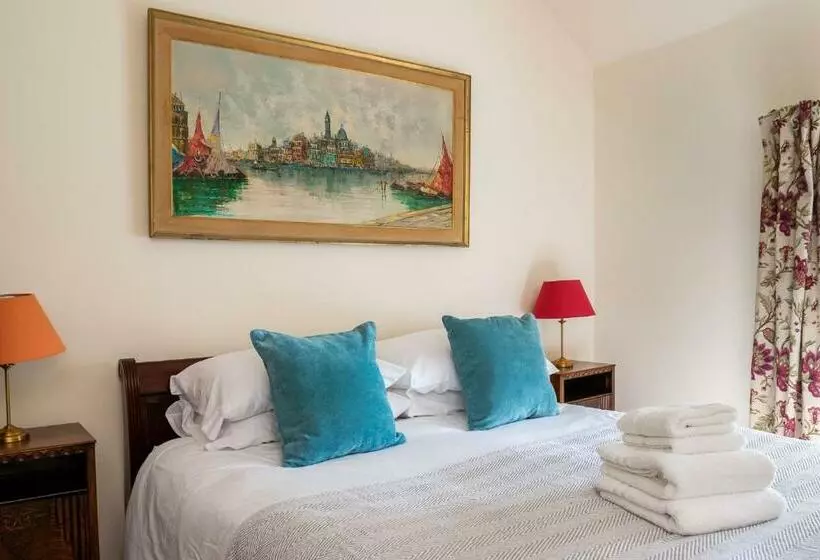 The Old Post Office   Spacious 4 Bed House!