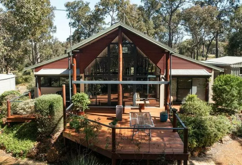 Twilight Ridge   Situated On 2 Acres Of Pristine Bushland, Twilight Ridge Offers Both Privacy And Sp